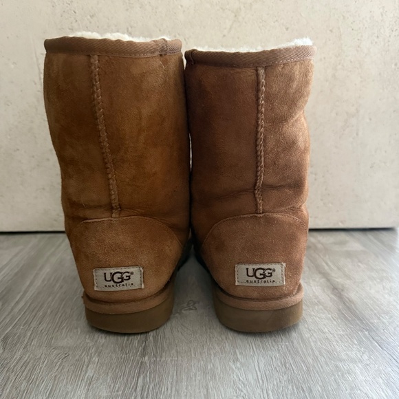 UGG Women’s Classic Short  Boots Chestnut Size 8 Fall Winter Cozy - Picture 4 of 11